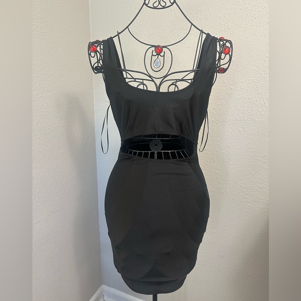 Black Sleeveless Bodycon Cocktail Dress